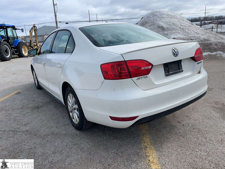 2013-volkswagen-jetta-hybrid-trendline-4dr-sedan-image-7