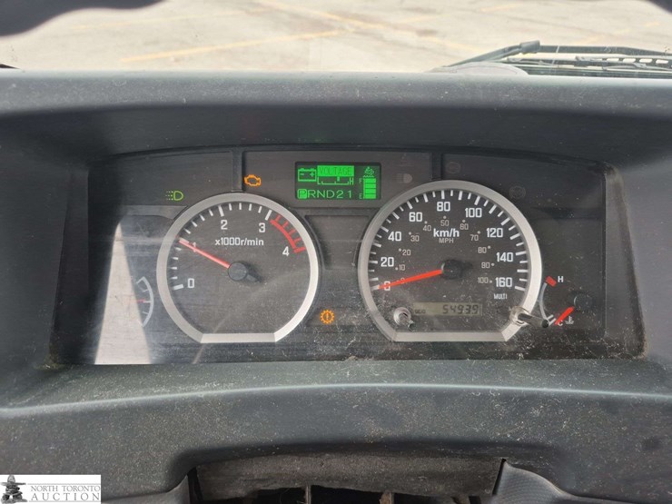 2014-isuzu-nqr-image-12