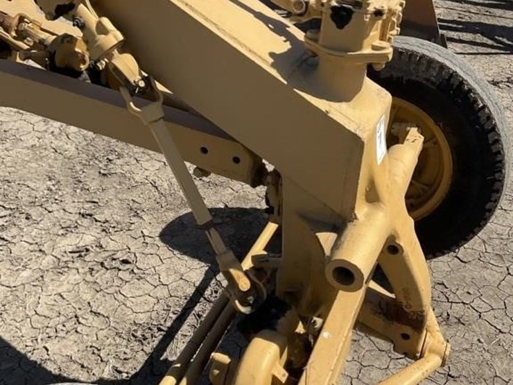 caterpillar-16-image-14