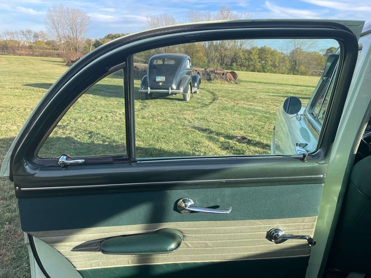 1953-ford-customline-sedan-image-56
