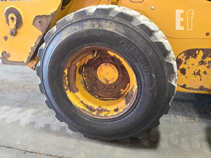 2021-caterpillar-242d3-image-28