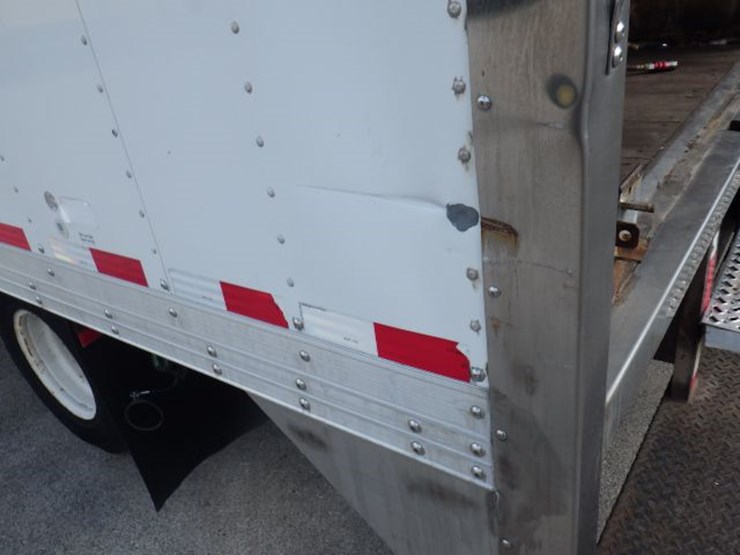 2014-isuzu-npr-hd-image-11