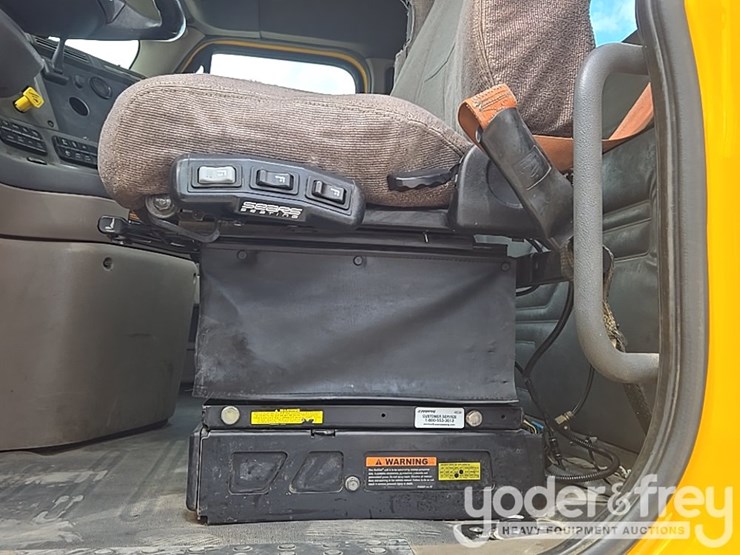 2012-freightliner-cascadia-125-image-86