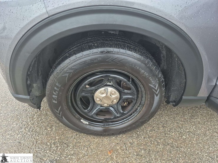 2020-ford-explorer-image-21