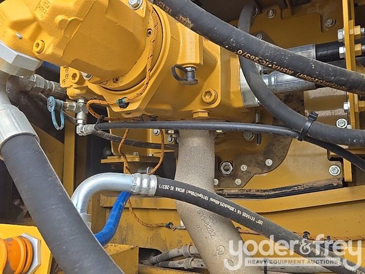 2019-caterpillar-336-image-74