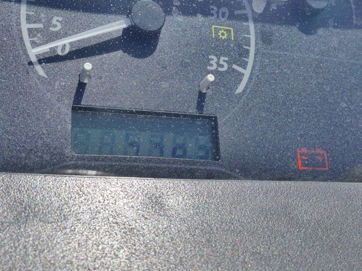 2022-john-deere-1025r-image-13