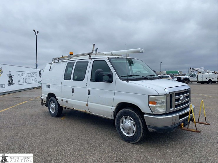 2011-ford-cargo-image-8