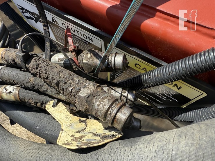 2011-case-ih-3430-image-14