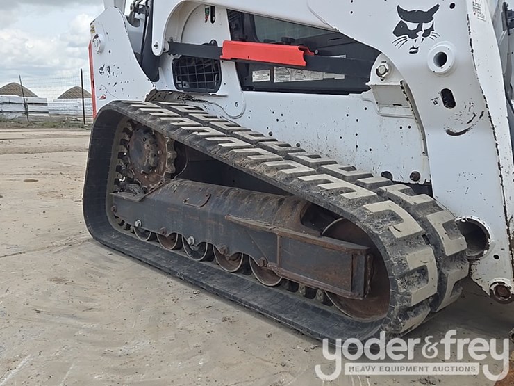 2021-bobcat-t740-image-16