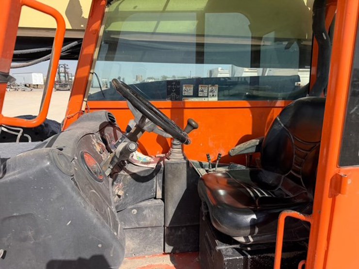 2015-jlg-g12-55a-image-9