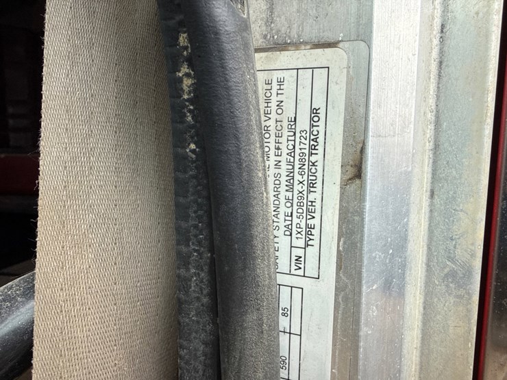 2006-peterbilt-379-image-7