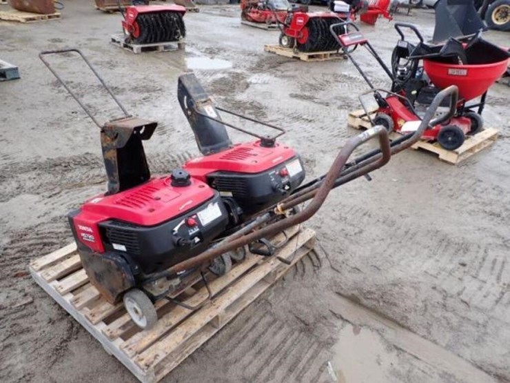 qty-of-(2)-honda-hs720-20-in.-snowblowers-image-5