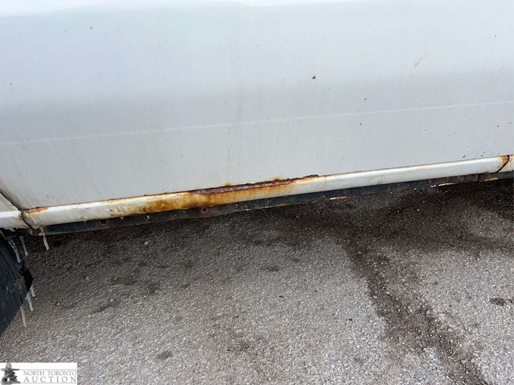 2011-ford-cargo-image-25