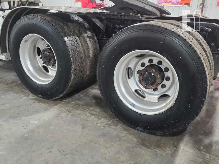 2017-mack-pinnacle-cxu613-image-25