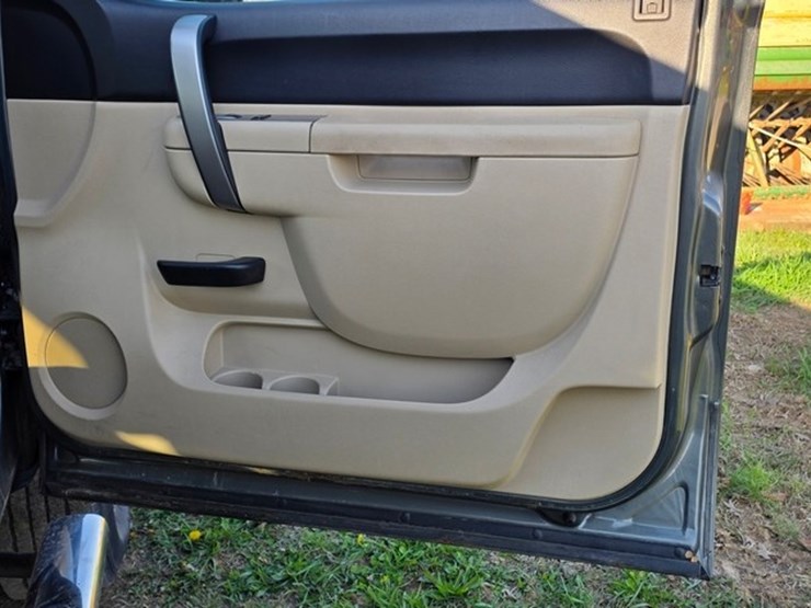 2011-chevrolet-2500-image-44