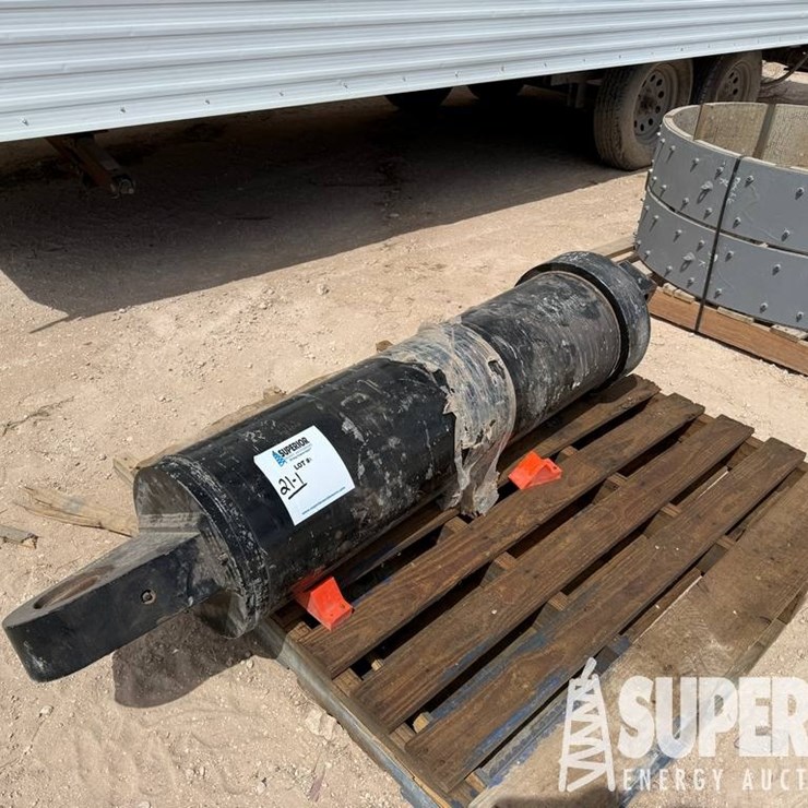 (21-1) (2) MD COWAN Hyd Pipe Raising Boom Cylinder...