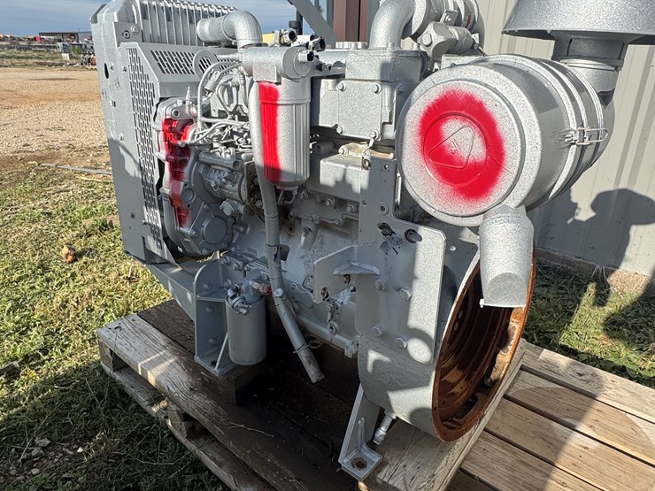 caterpillar-engine-image-1