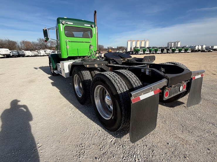 2021-peterbilt-367-image-8