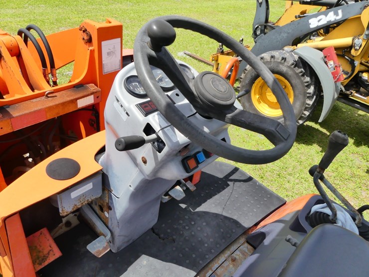 2001-kubota-r520-image-16