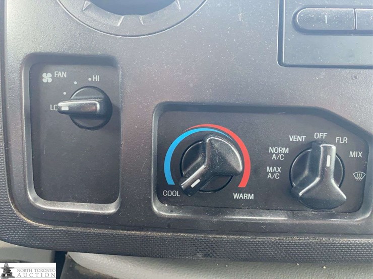 2011-ford-cargo-image-16