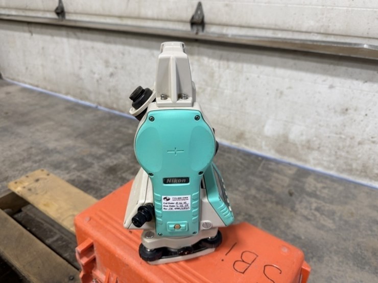 nikon-ne-100-digital-theodolite-image-4