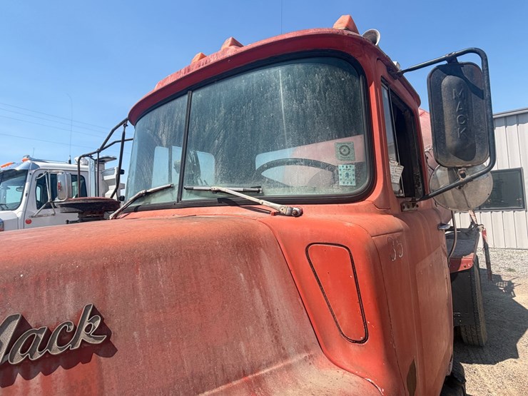 #31932-•-1986-mack-dm6-tandem-axle-concrete-truck-image-18