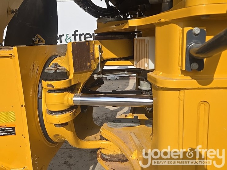 2022-deere-260e-image-41