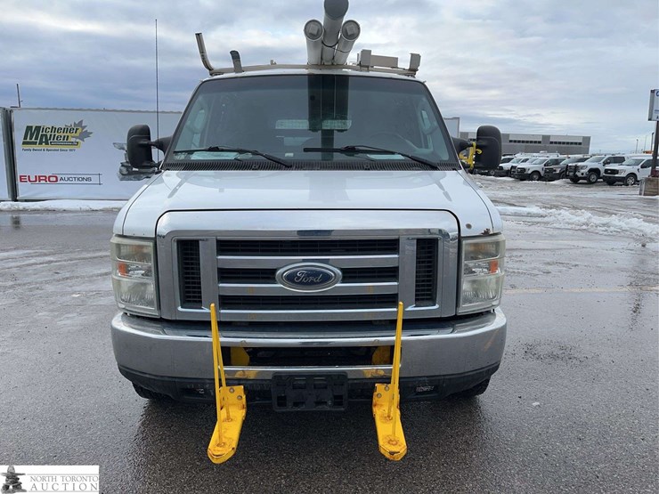 2010-ford-cargo-image-2