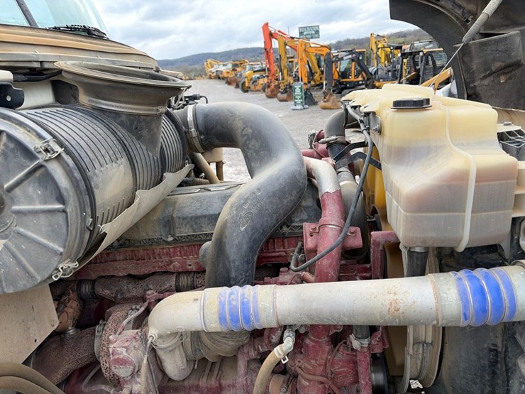 #31710-•-2019-mack-gr64f-m359-tri-axle-dump-truck-image-7