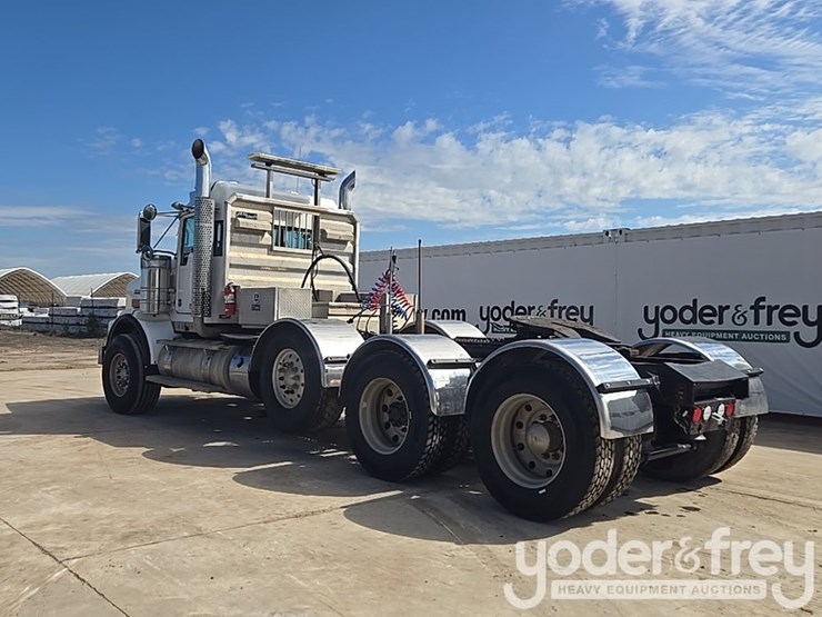 2014-kenworth-t880-image-3