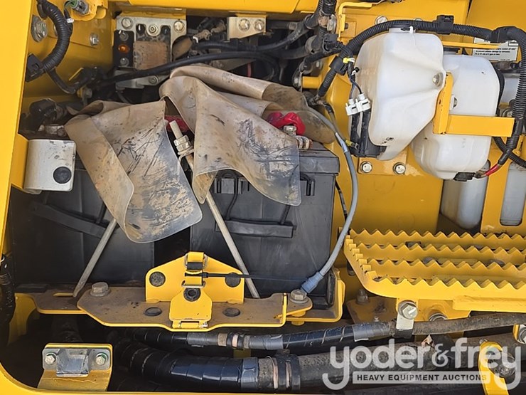 2023-komatsu-d61px-24-image-38