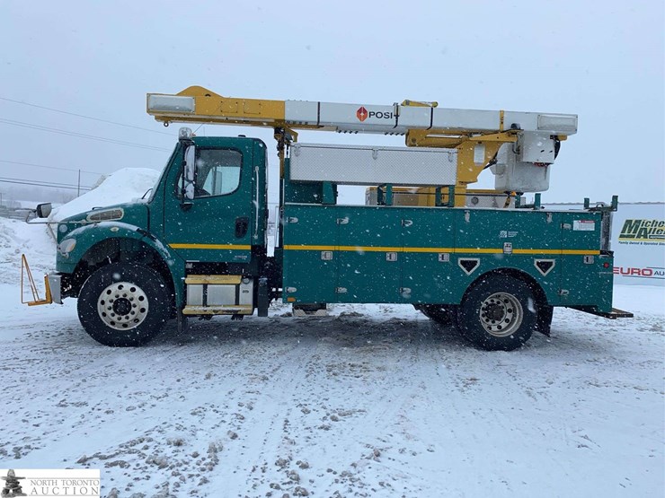 2011-freightliner-m2-106-image-3