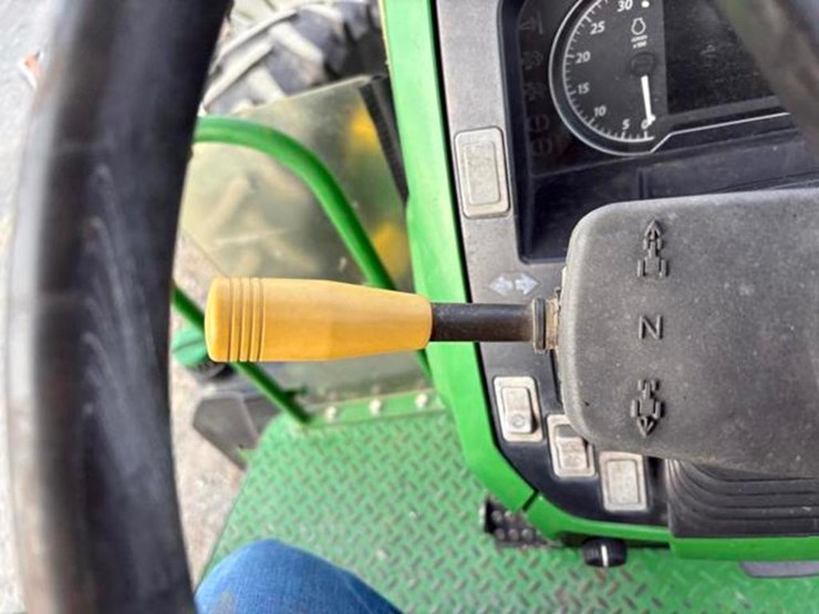 2020-john-deere-6105e-image-19