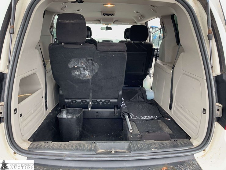 2013-dodge-grand-caravan-se-image-18