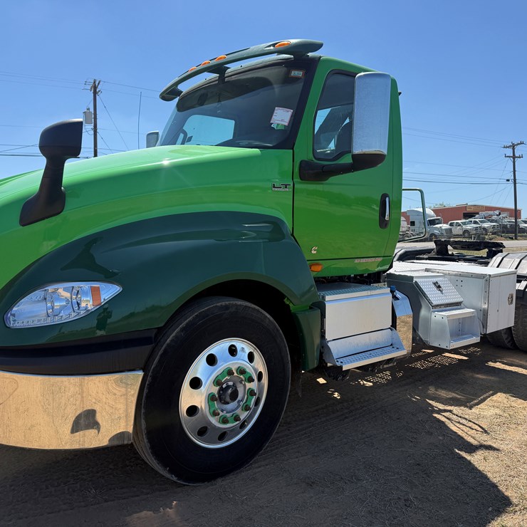 2018 INTERNATIONAL LT