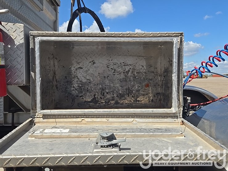 2014-kenworth-t880-image-43