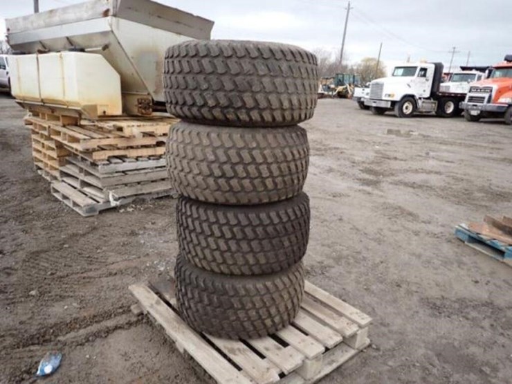 qty-of-(4)-carlisle-31x13.50-15-tire(s)-&-rim(s)-image-3