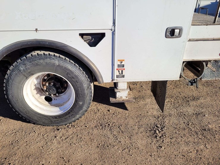 2014-freightliner-m2-106-image-15