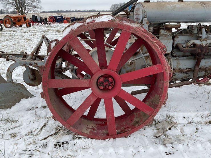 fordson-with-mounted-plow-image-10