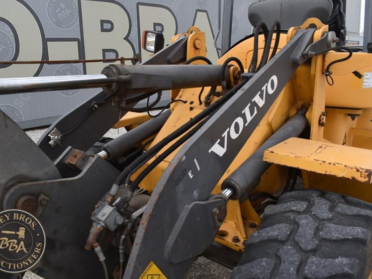 2015-volvo-l30g-image-15