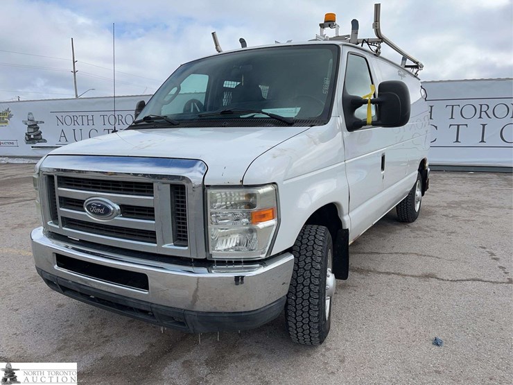 2011-ford-cargo-image-1