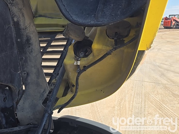 2014-freightliner-cascadia-113-image-83