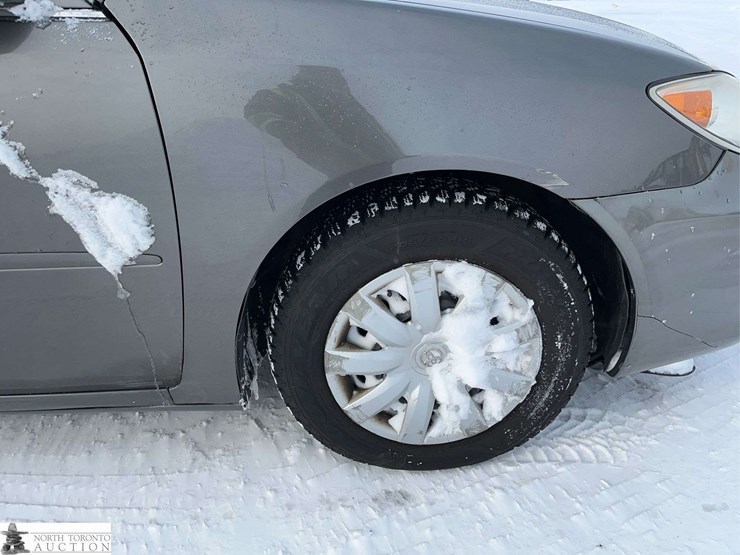 non-operable-2005-toyota-camry-4dr-sedan-image-10