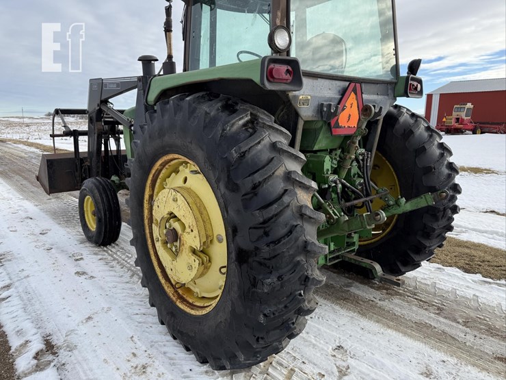 john-deere-4040-image-32