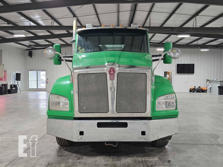 2016-kenworth-t880-image-7