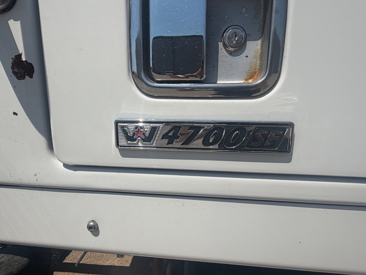 2016-western-star-4700-image-13