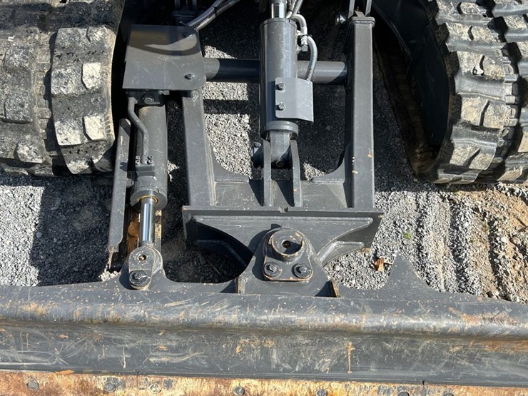 2024-new-holland-e57c-image-12