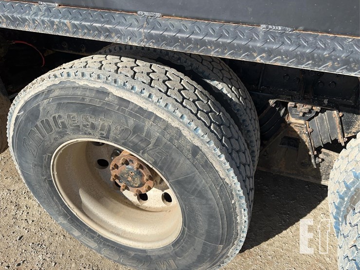 2002-kenworth-t800-image-35