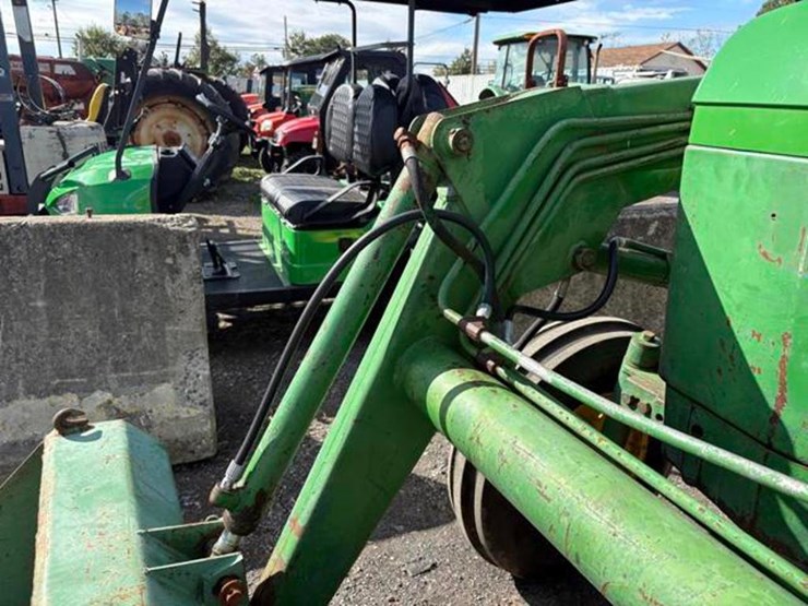 john-deere-2440-image-24
