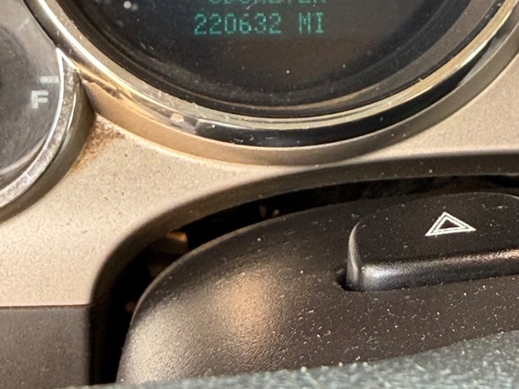 2013-chevrolet-silverado-2500-image-6